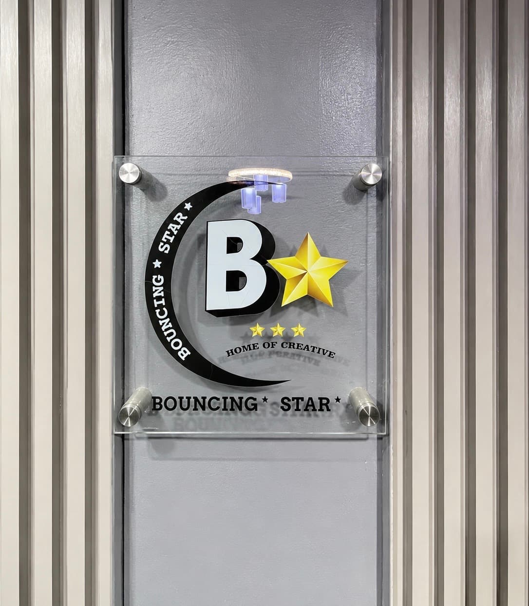 Bouncing Star logo displayed on the wall at the Bouncing Star fashion store